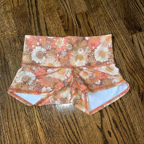 TEEKI YOGA SHORTS FLOWER SMALL SISTERS OF THE SUN - Picture 2 of 3